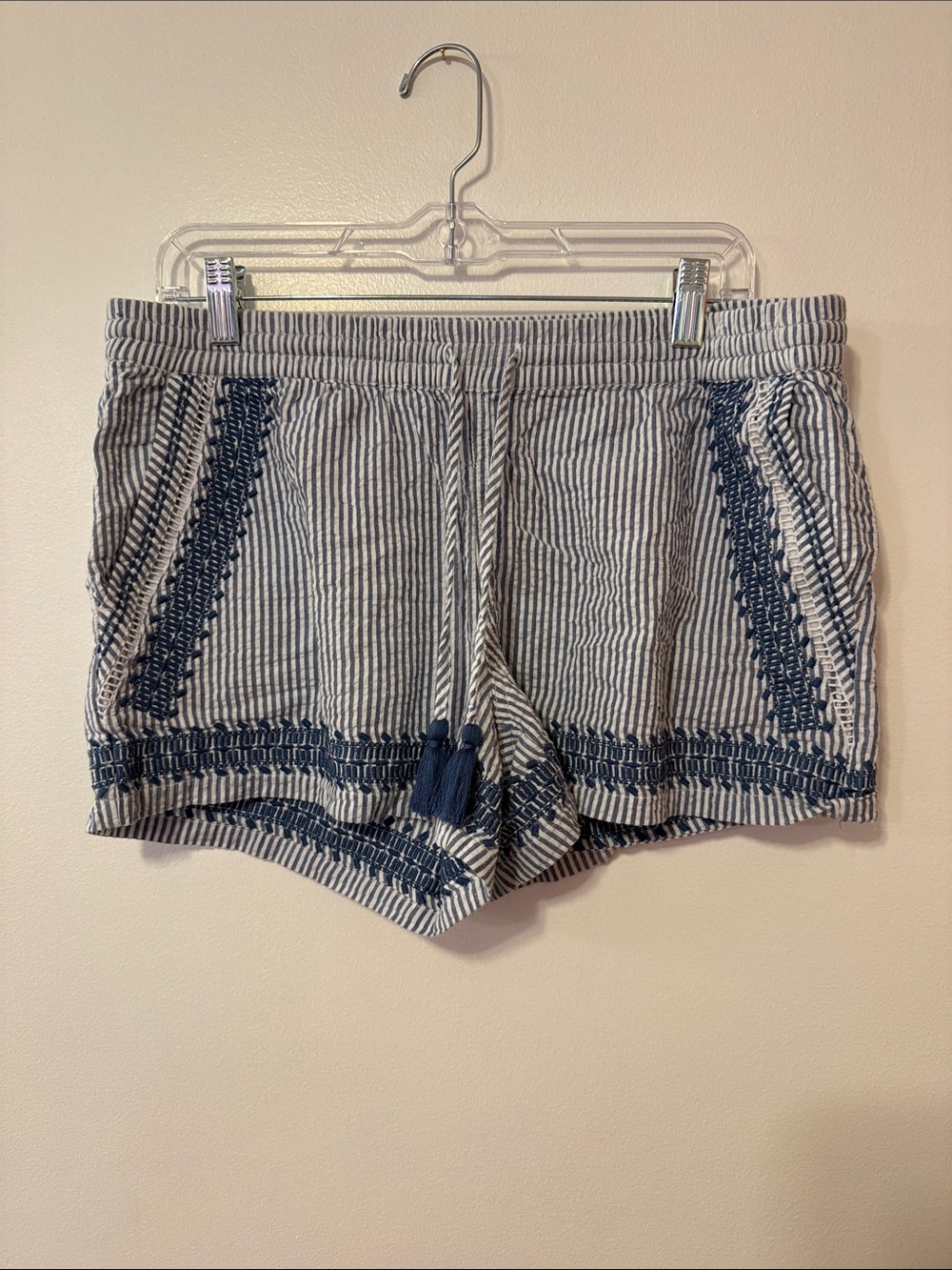 Vineyard Vines Seersucker Pull On Shorts Medium Blue White Striped Tassel